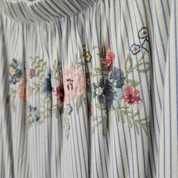 Embroidered off the shoulder blouse xs NEW with tags - Picture 6 of 10